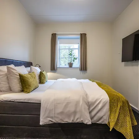 Hotel The 4*