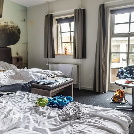 Hotel The 4*