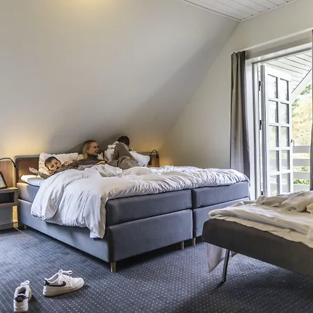 Hotel The 4*